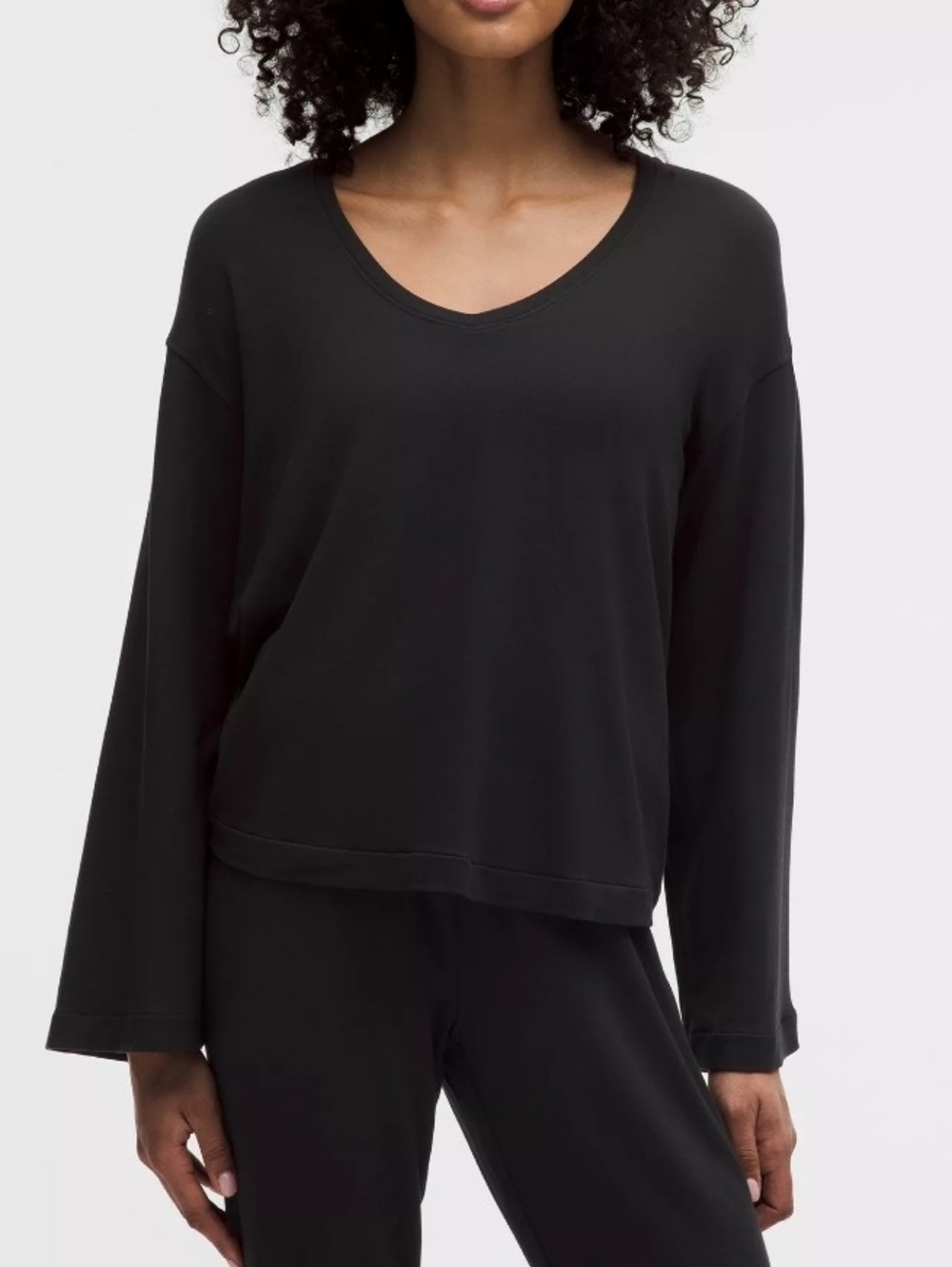 💎 Lululemon Women's Classic Black Long-Sleeve V-Neck Top 0389